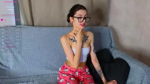 Donna online show from 11/28/25, 02:36