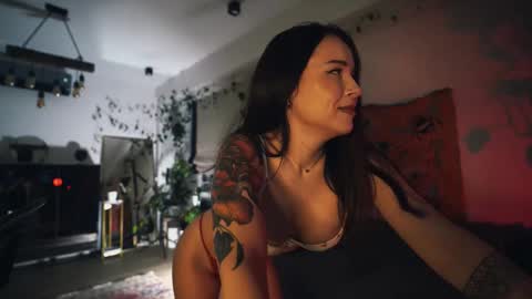 Snapshot of leonamell chatting on 10/10/25, 11:15 Leo online show from 10/10/25, 11:15