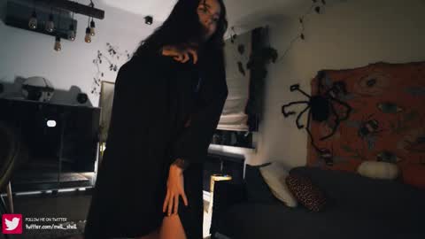 Snapshot of leonamell chatting on 10/28/25, 06:43 Leo online show from 10/28/25, 06:43