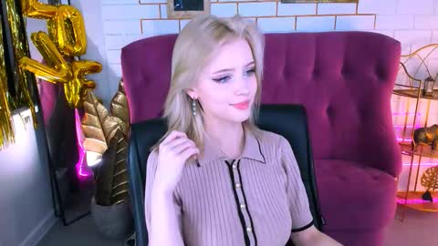 Snapshot of leonastone chatting on 10/16/25, 05:03 leonastone online show from 10/16/25, 05:03