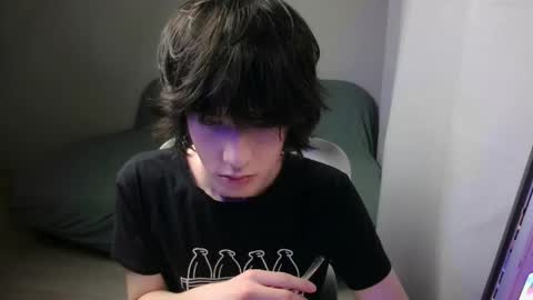 Snapshot of leonkissboy chatting on 02/06/26, 02:53 leonkissboy online show from 02/06/26, 02:53