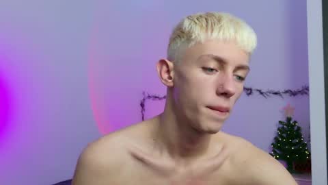 Snapshot of leonlure chatting on 12/17/25, 07:09 leonlure online show from 12/17/25, 07:09