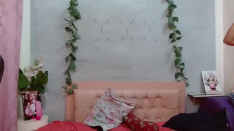 Snapshot of leonor_trump chatting on 07/28/26, 05:01 leonor_trump online show from 07/28/26, 05:01