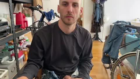 Leon online show from 09/11/25, 08:58