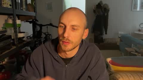 Leon online show from 10/13/25, 12:05