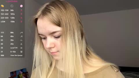 Hello everyone Im Lora Its my first day Were going to have fun together online show from 02/02/26, 07:18