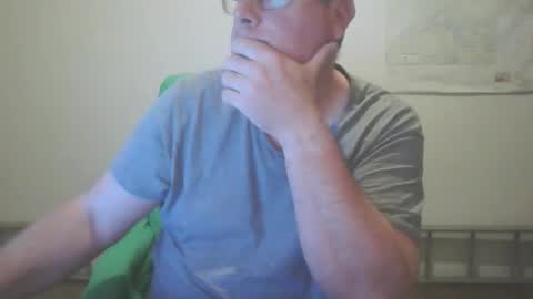 Snapshot of lerase40 chatting on 11/23/25, 03:45 homquisgode online show from 11/23/25, 03:45