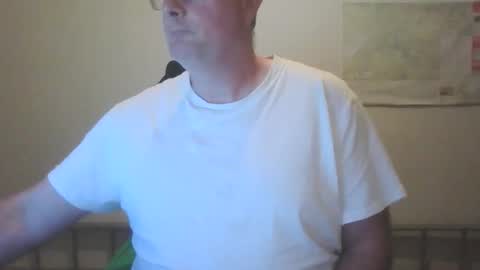 Snapshot of lerase40 chatting on 11/24/25, 02:39 homquisgode online show from 11/24/25, 02:39