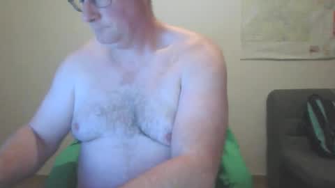 Snapshot of lerase40 chatting on 12/04/25, 01:09 homquisgode online show from 12/04/25, 01:09