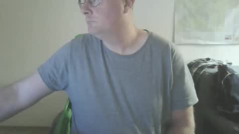 Snapshot of lerase40 chatting on 12/14/25, 09:36 homquisgode online show from 12/14/25, 09:36