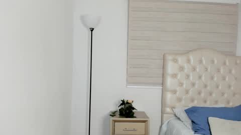 Leyla  online show from 12/19/25, 12:12