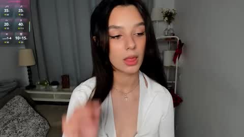 Snapshot of lesi_kiss chatting on 11/04/25, 09:08 Bella online show from 11/04/25, 09:08