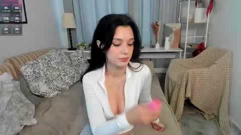 Snapshot of lesi_kiss chatting on 11/08/25, 09:20 Bella online show from 11/08/25, 09:20