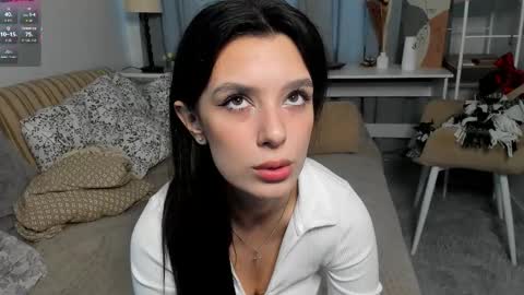 Snapshot of lesi_kiss chatting on 11/12/25, 10:04 Bella online show from 11/12/25, 10:04
