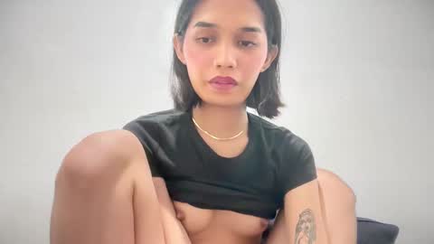 Trisha18 online show from 11/30/25, 05:22