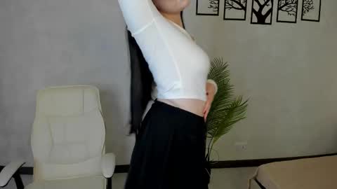 Snapshot of lesley_wins chatting on 09/28/25, 05:46 Lesley online show from 09/28/25, 05:46