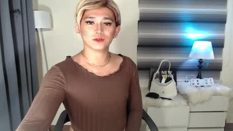 Snapshot of lesleyanderson chatting on 12/12/24, 03:43 Pat online show from 12/12/24, 03:43