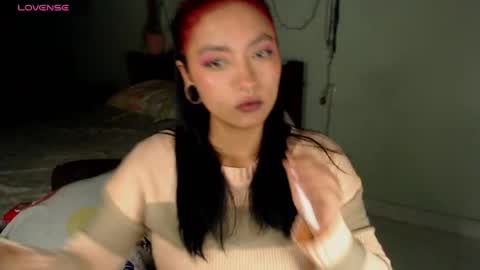 Snapshot of leslie__anderson chatting on 06/19/26, 10:08 Leslie online show from 06/19/26, 10:08