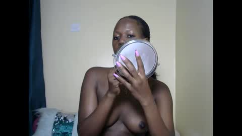 Snapshot of leslie_bebby2 chatting on 03/02/25, 01:36 leslie online show from 03/02/25, 01:36