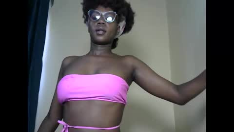 Snapshot of leslie_bebby2 chatting on 03/08/25, 09:06 leslie online show from 03/08/25, 09:06