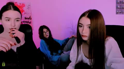 leslie_bird online show from 02/03/26, 02:33