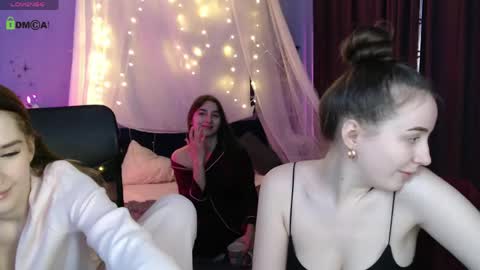 leslie_bird online show from 04/14/26, 09:04