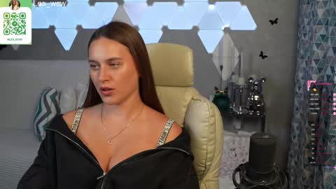 LeslieKorfs online show from 09/19/25, 07:47