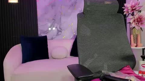 Snapshot of leslyflorez chatting on 09/29/25, 03:22 Lesly online show from 09/29/25, 03:22