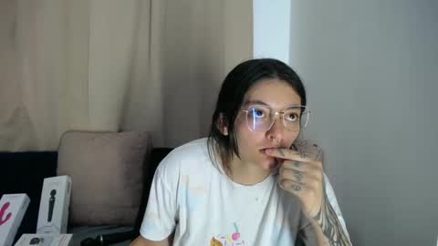 lessliee online show from 04/16/26, 08:15