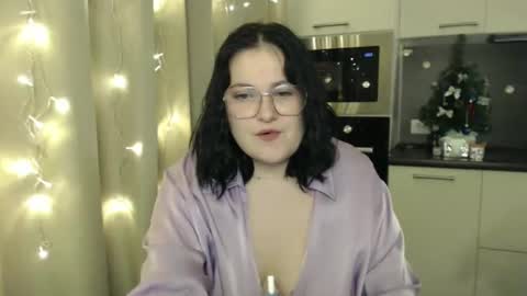 Snapshot of lesssi_ chatting on 12/27/24, 04:04 Alison online show from 12/27/24, 04:04