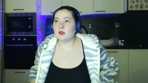 Snapshot of lesssi_ chatting on 03/11/25, 03:05 Alison online show from 03/11/25, 03:05