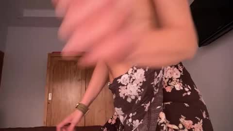 Snapshot of lessya_magic chatting on 02/17/25, 10:18 lessya_magic online show from 02/17/25, 10:18