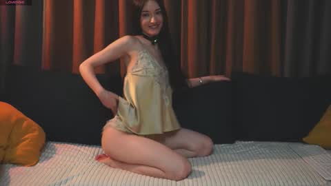 Snapshot of lessyluiz chatting on 11/13/25, 12:20 Hi my name is Lessy I am 18 years old. Im new here but I really like making new acquaintances online show from 11/13/25, 12:20