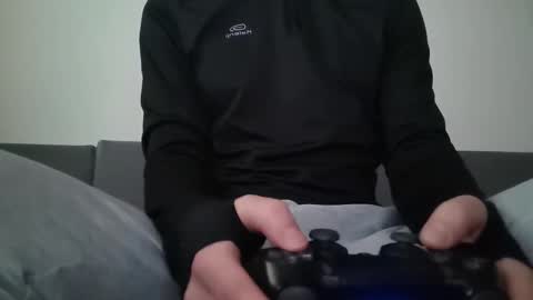 Snapshot of lestaro chatting on 02/15/25, 10:55 neoglo online show from 02/15/25, 10:55