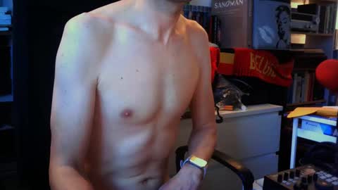 Snapshot of lestat_82 chatting on 01/27/25, 04:01 Vampiro Diurno online show from 01/27/25, 04:01