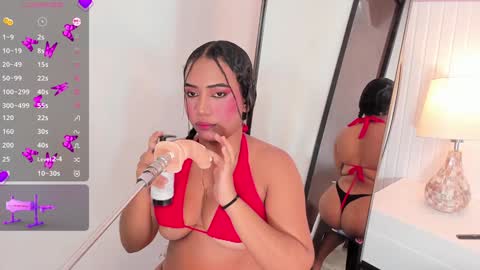 Snapshot of leticia_lynn chatting on 02/03/25, 04:04 LETI 3 online show from 02/03/25, 04:04