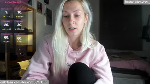 Snapshot of leusee chatting on 12/17/24, 05:36 LeaVixx online show from 12/17/24, 05:36