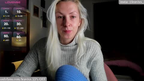 Snapshot of leusee chatting on 12/22/24, 06:04 LeaVixx online show from 12/22/24, 06:04