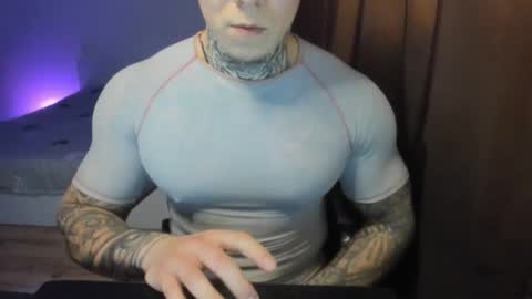 Snapshot of lewis_muscleee chatting on 03/20/26, 04:23 blablablack online show from 03/20/26, 04:23