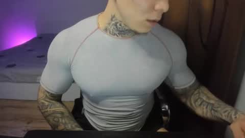 Snapshot of lewis_muscleee chatting on 03/22/26, 04:21 blablablack online show from 03/22/26, 04:21