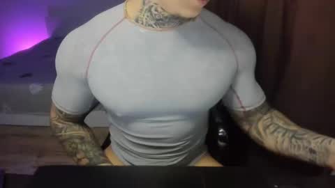 Snapshot of lewis_muscleee chatting on 03/31/26, 05:46 blablablack online show from 03/31/26, 05:46
