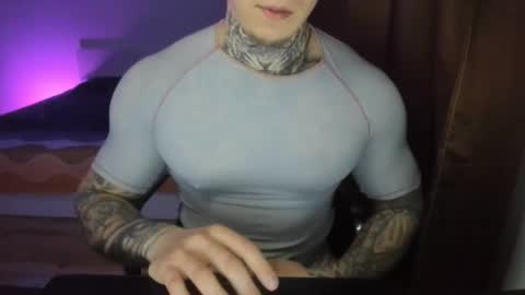 Snapshot of lewis_muscleee chatting on 04/05/26, 04:59 blablablack online show from 04/05/26, 04:59