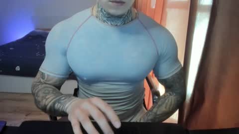 Snapshot of lewis_muscleee chatting on 04/08/26, 12:27 blablablack online show from 04/08/26, 12:27