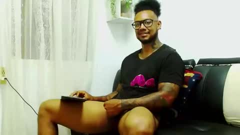 Snapshot of lewisstrong chatting on 12/19/24, 07:51 Lewis Strong online show from 12/19/24, 07:51