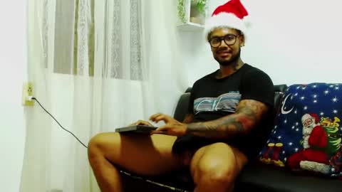 Snapshot of lewisstrong chatting on 12/25/24, 12:05 Lewis Strong online show from 12/25/24, 12:05