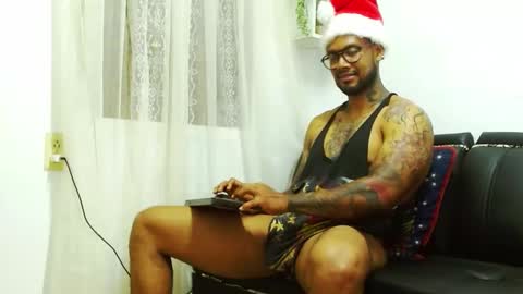 Snapshot of lewisstrong chatting on 12/25/24, 08:39 Lewis Strong online show from 12/25/24, 08:39