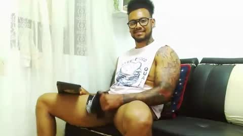 Snapshot of lewisstrong chatting on 01/05/25, 12:20 Lewis Strong online show from 01/05/25, 12:20