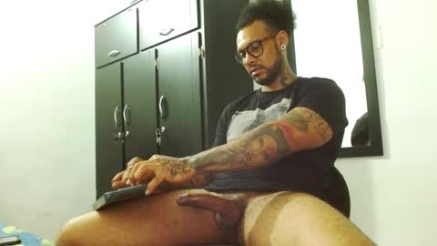 Snapshot of lewisstrong chatting on 09/15/25, 06:41 Lewis Strong online show from 09/15/25, 06:41