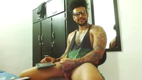 Snapshot of lewisstrong chatting on 09/18/25, 06:10 Lewis Strong online show from 09/18/25, 06:10