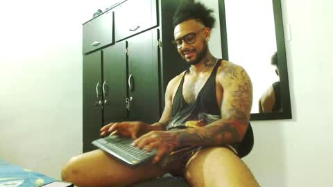 Snapshot of lewisstrong chatting on 09/20/25, 10:33 Lewis Strong online show from 09/20/25, 10:33